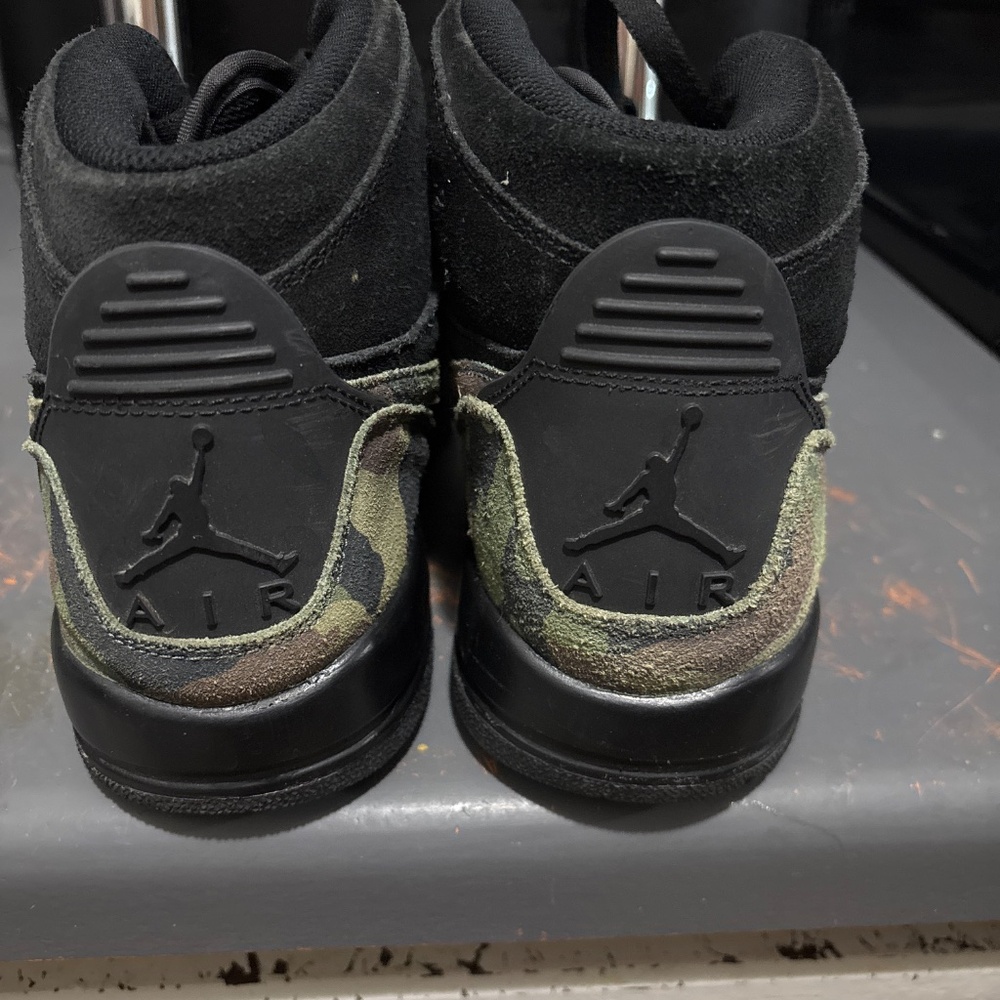 Nikes - Picture 3 of 4